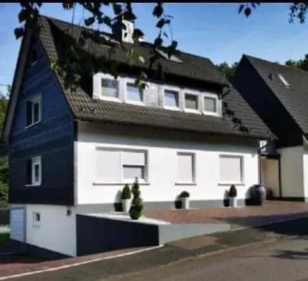 شقة Frisch Renovierte, Gemuetliche 1 Zkb Dachgeschosswohnung