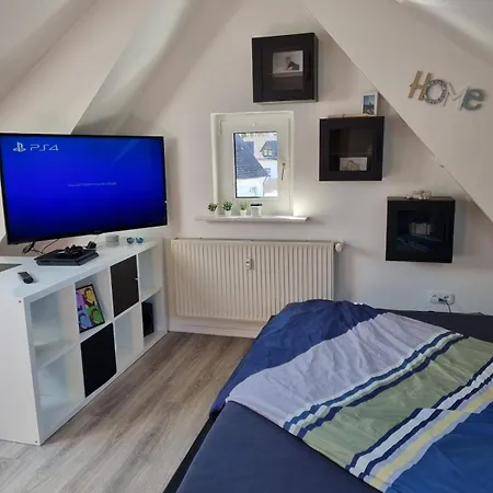 Frisch Renovierte, Gemuetliche 1 Zkb Dachgeschosswohnung سيغن