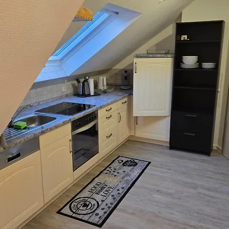 Frisch Renovierte, Gemuetliche 1 Zkb Dachgeschosswohnung سيغن